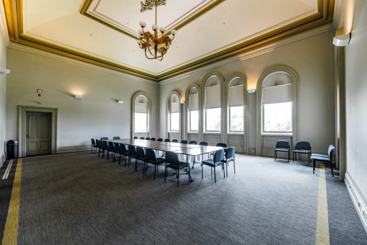 council chambers corporate meeting setting